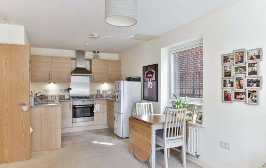 Flat Dalmeny Way in Epsom and Ewell