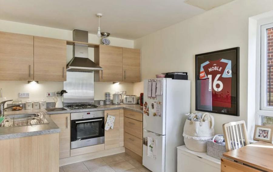 Flat Dalmeny Way in Epsom and Ewell