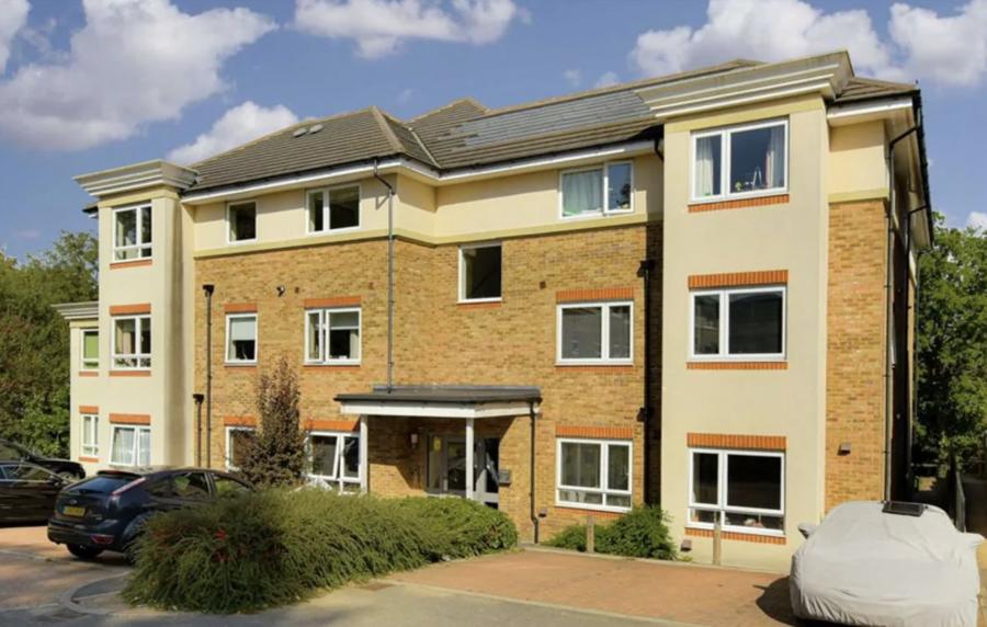 Flat Dalmeny Way in Epsom and Ewell