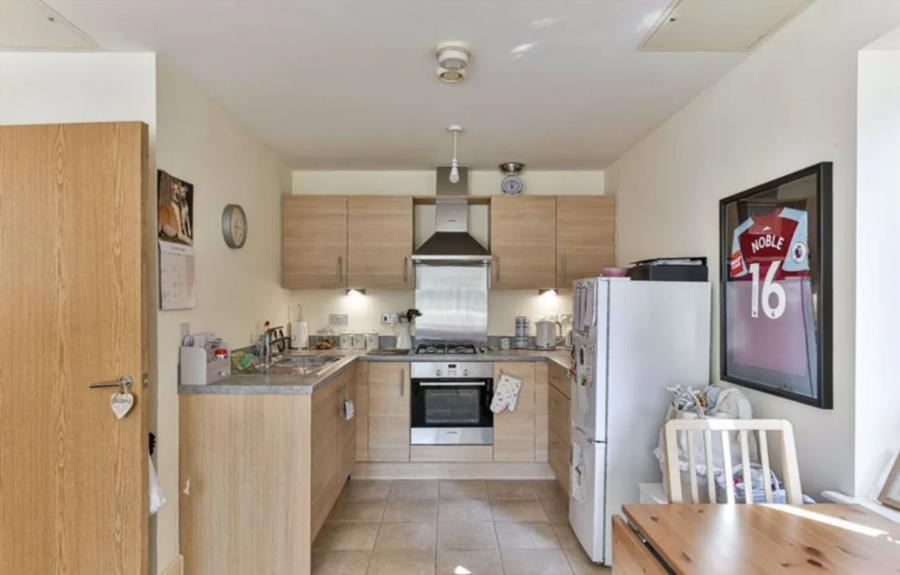 Flat Dalmeny Way in Epsom and Ewell