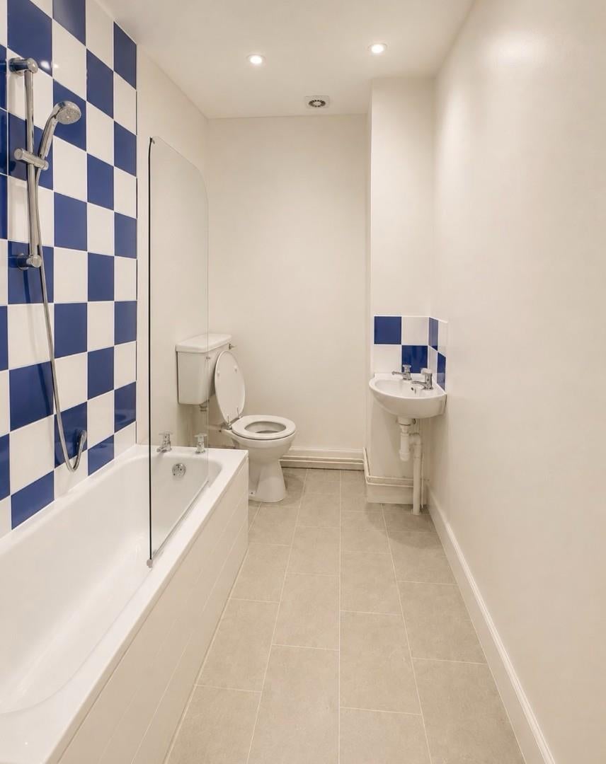 Flat Chatsworth Road in Greater London
