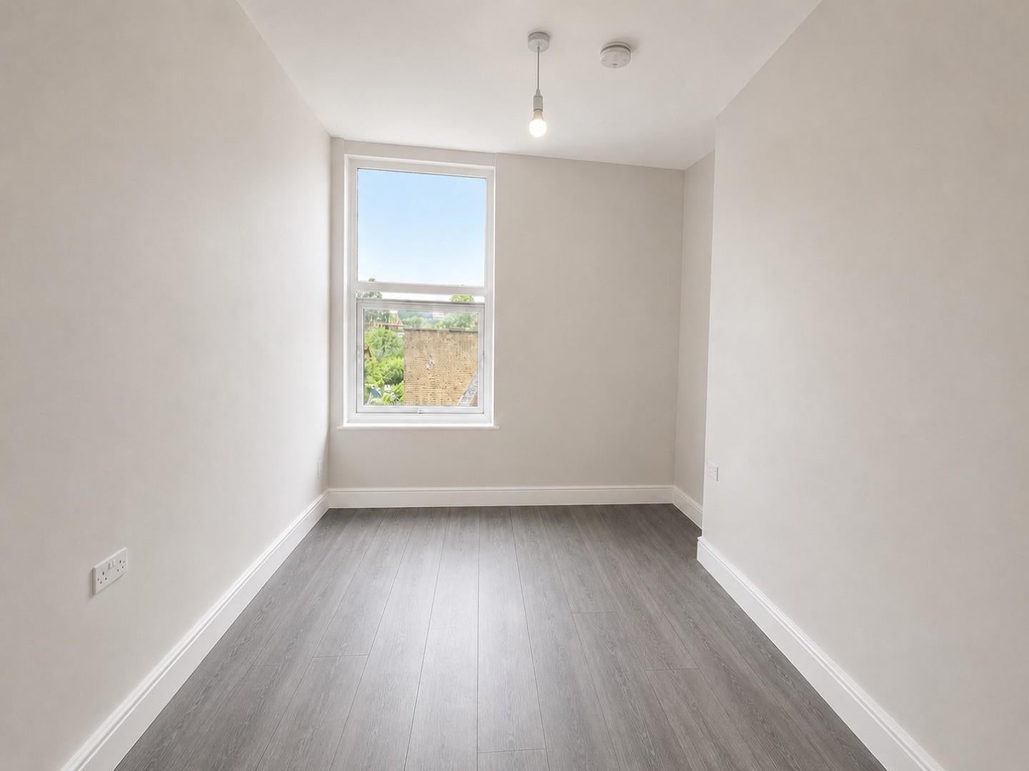Flat Chatsworth Road in Greater London