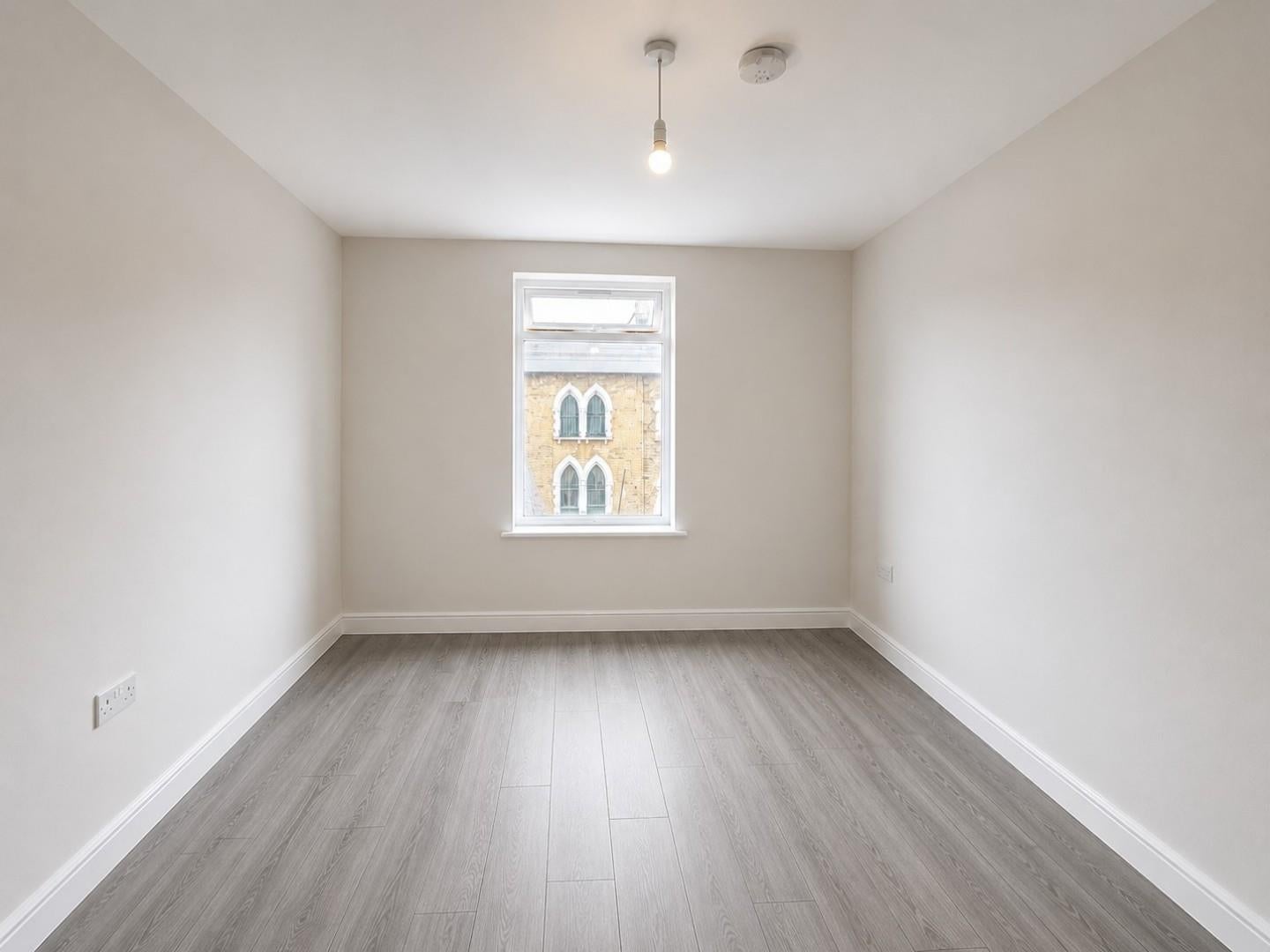 Flat Chatsworth Road in Greater London