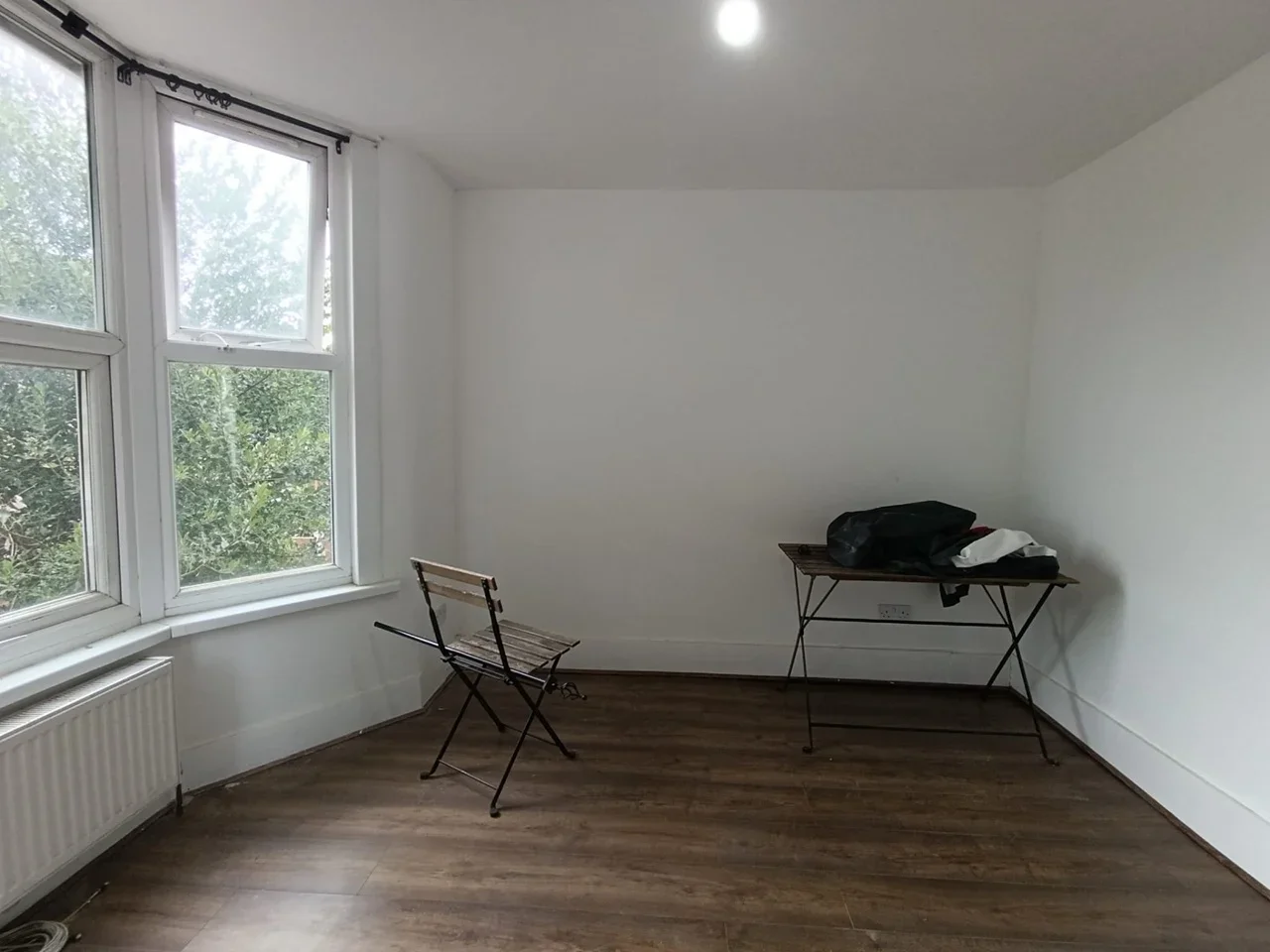 Flat Charlemont Road in Greater London