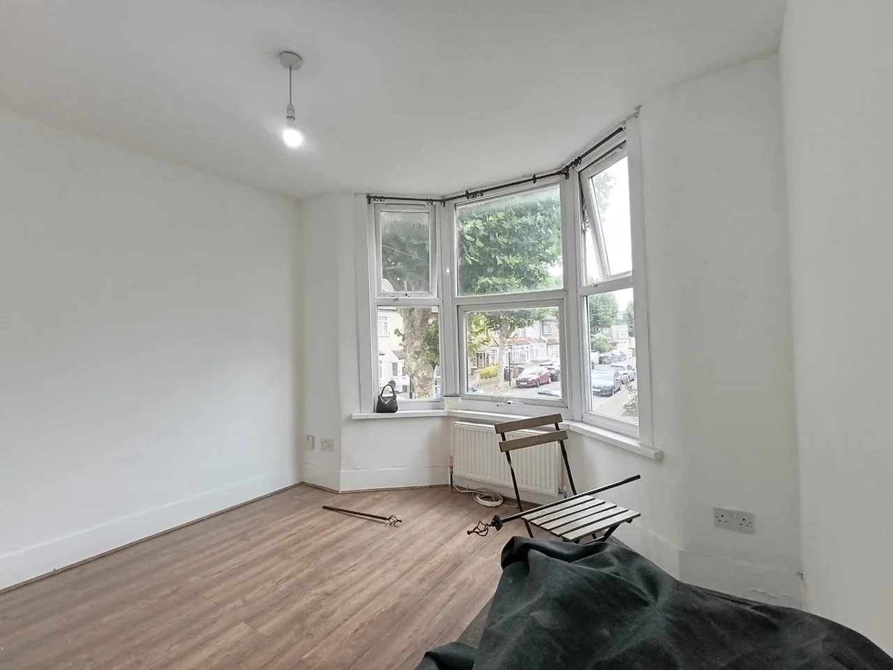Flat Charlemont Road in Greater London