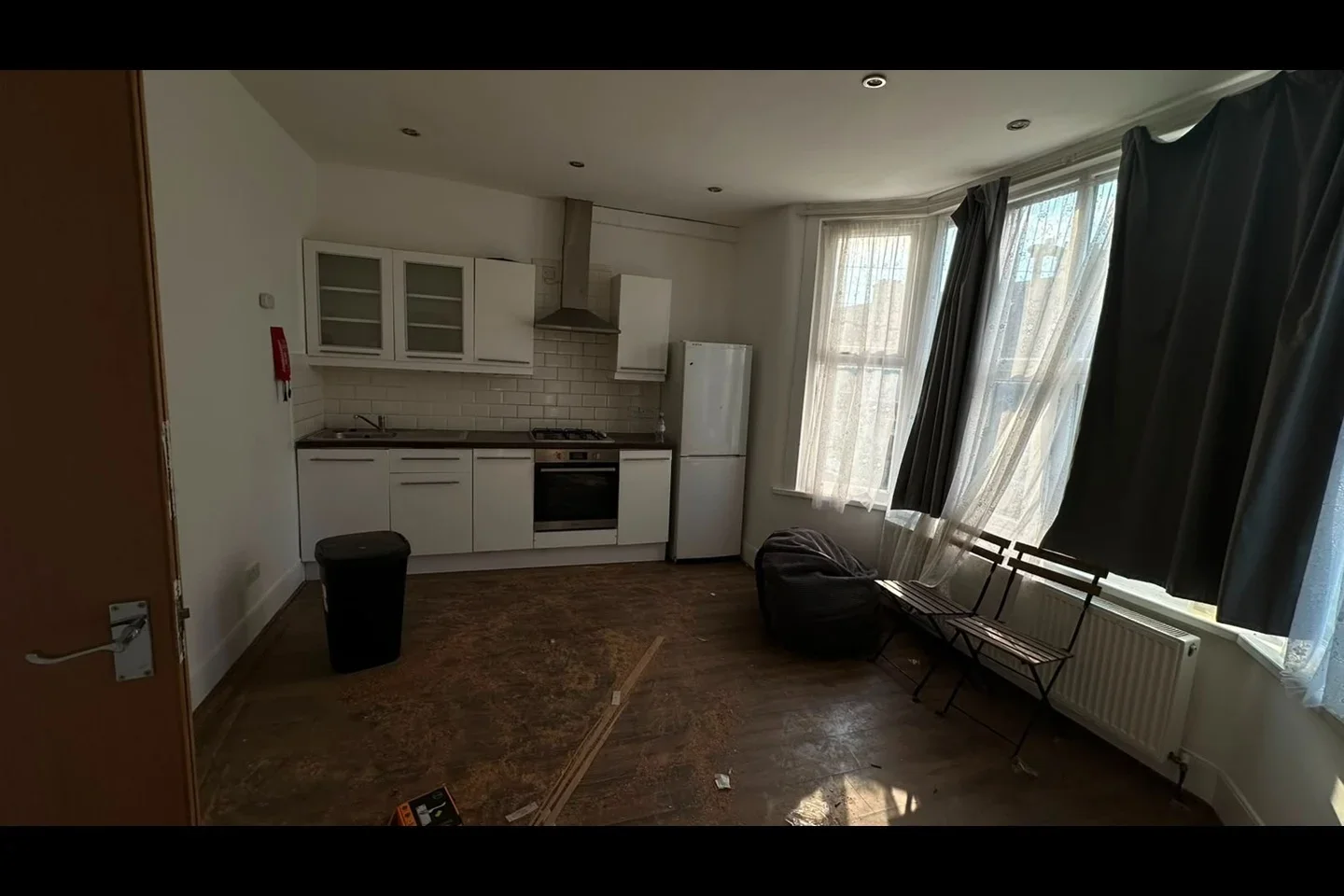 Flat Charlemont Road in Greater London