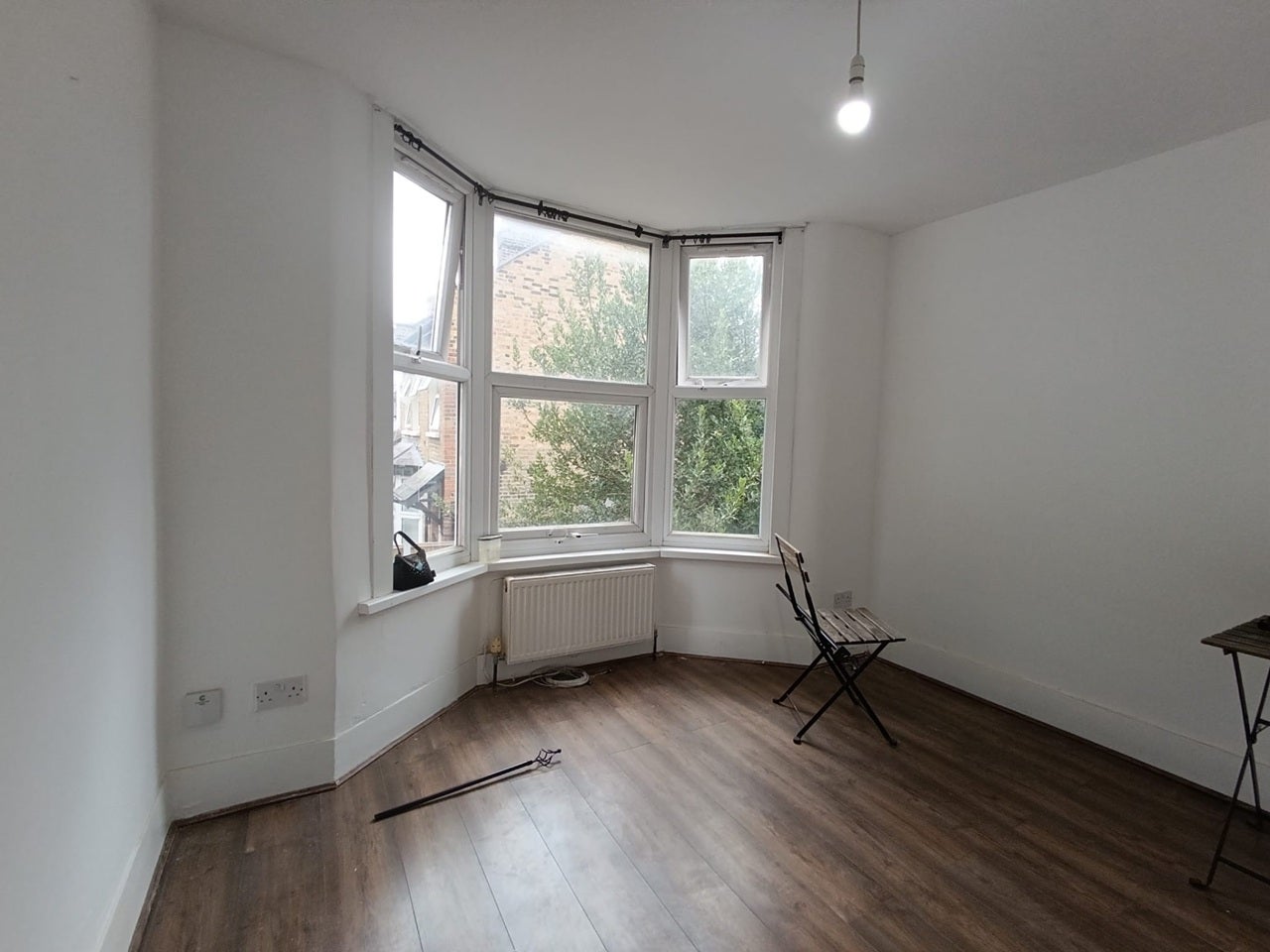 Flat Charlemont Road in Greater London