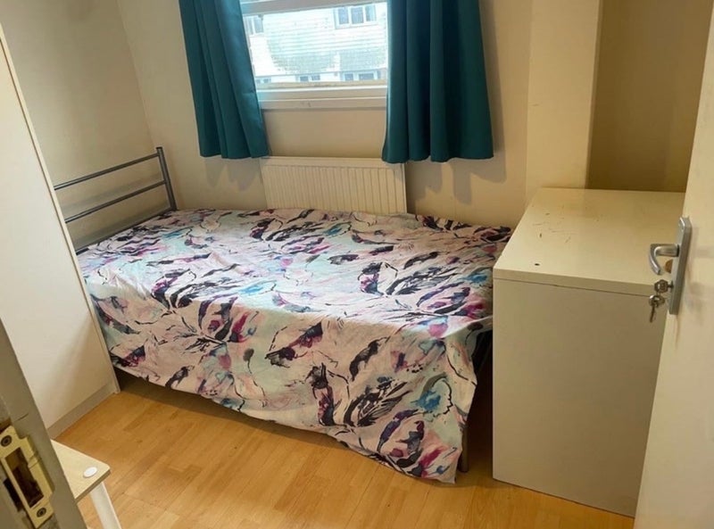 Room Aston Court in Crawley