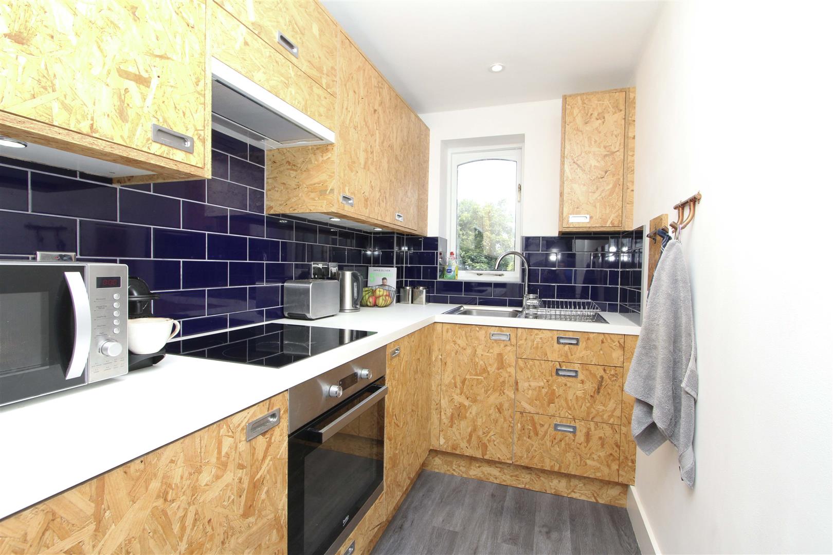 Flat Bullrush Grove in Greater London