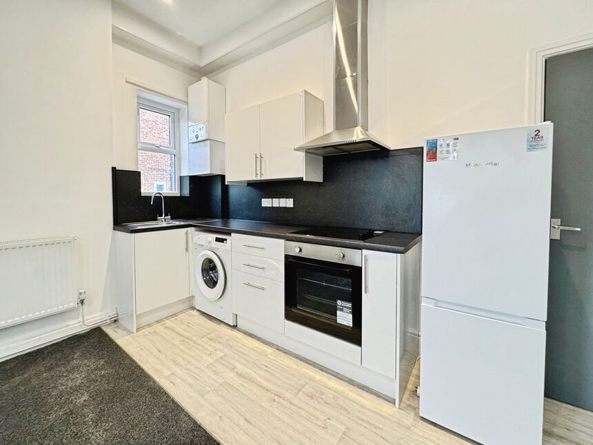 Flat Belgrave Crescent in Manchester