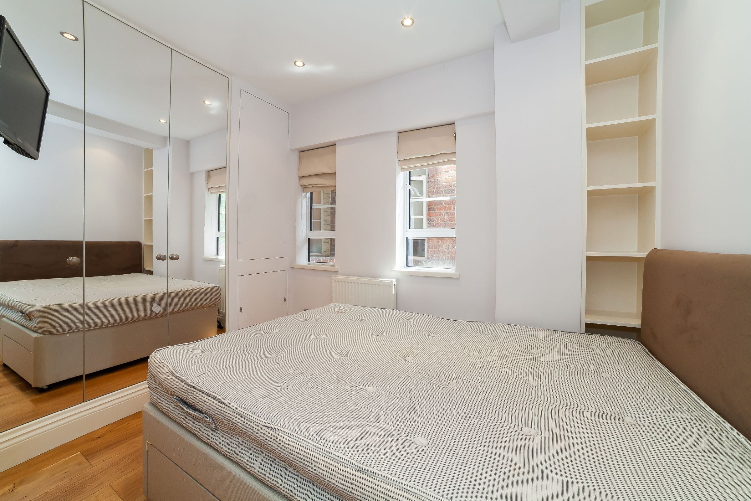 Flat Sloane Avenue in Greater London