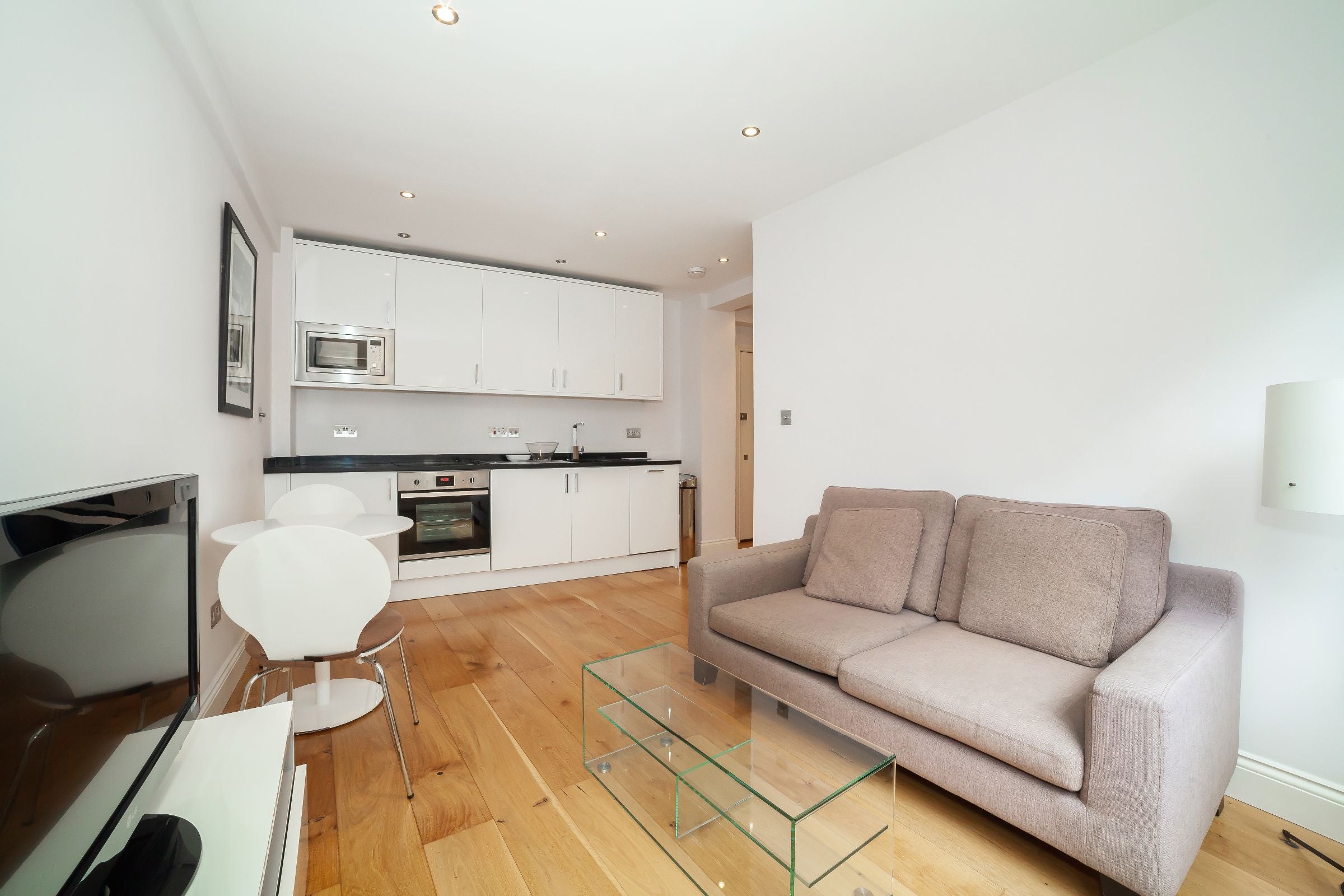 Flat Sloane Avenue in Greater London