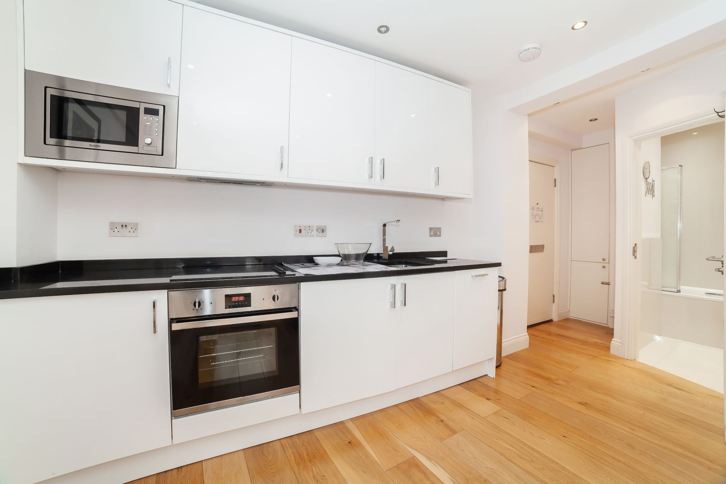 Flat Sloane Avenue in Greater London