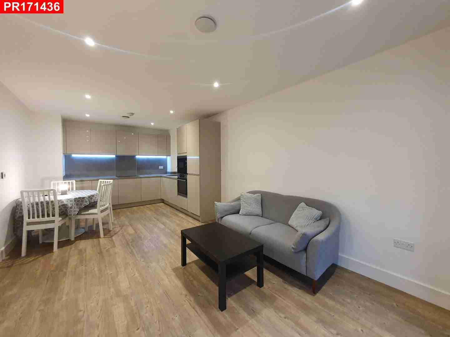 Flat London Road in Greater London