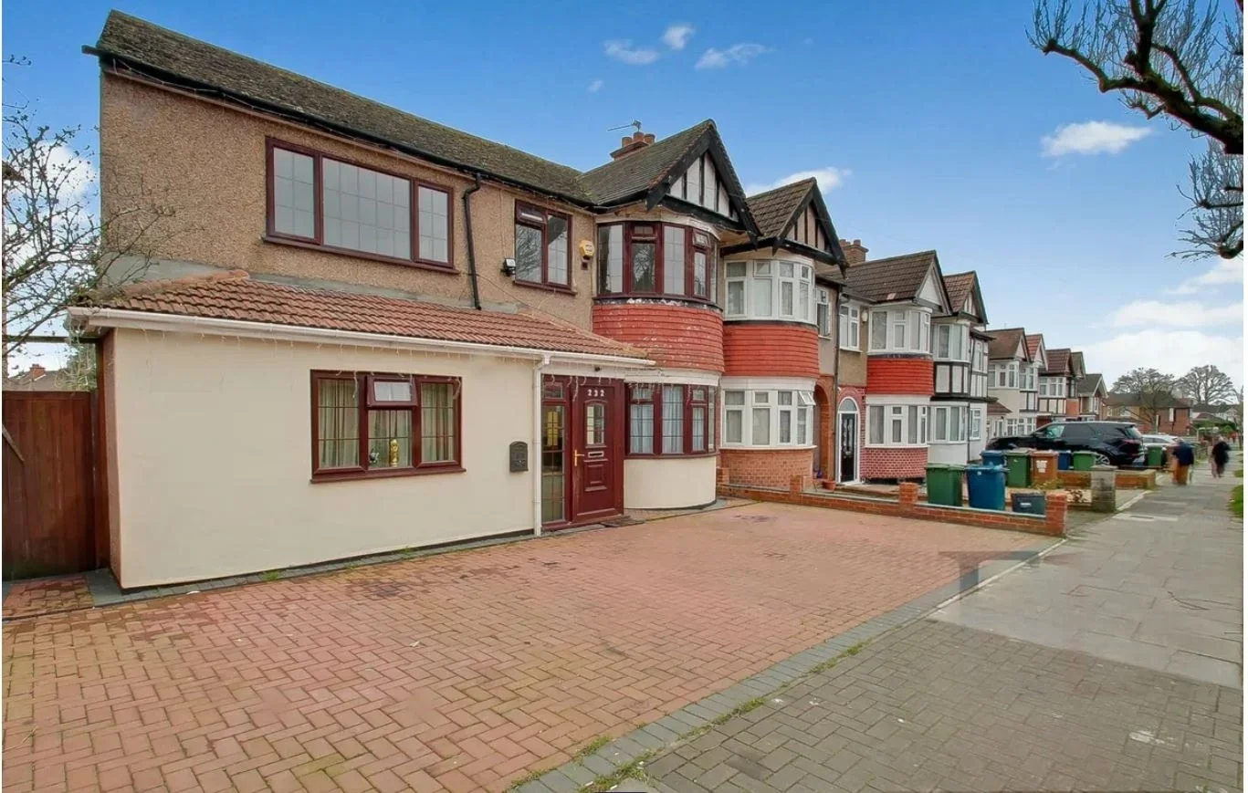 Flat Kings Road in Greater London