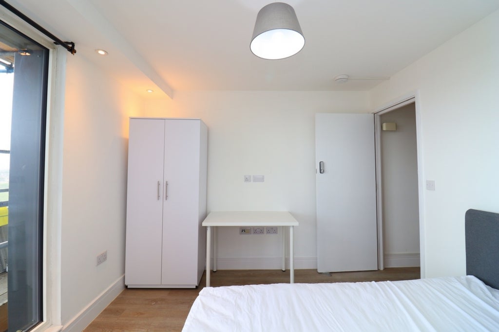 Room Globe Road in Greater London
