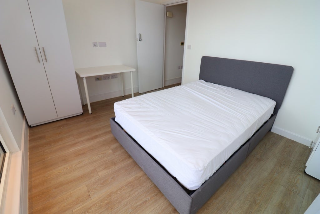 Room Globe Road in Greater London