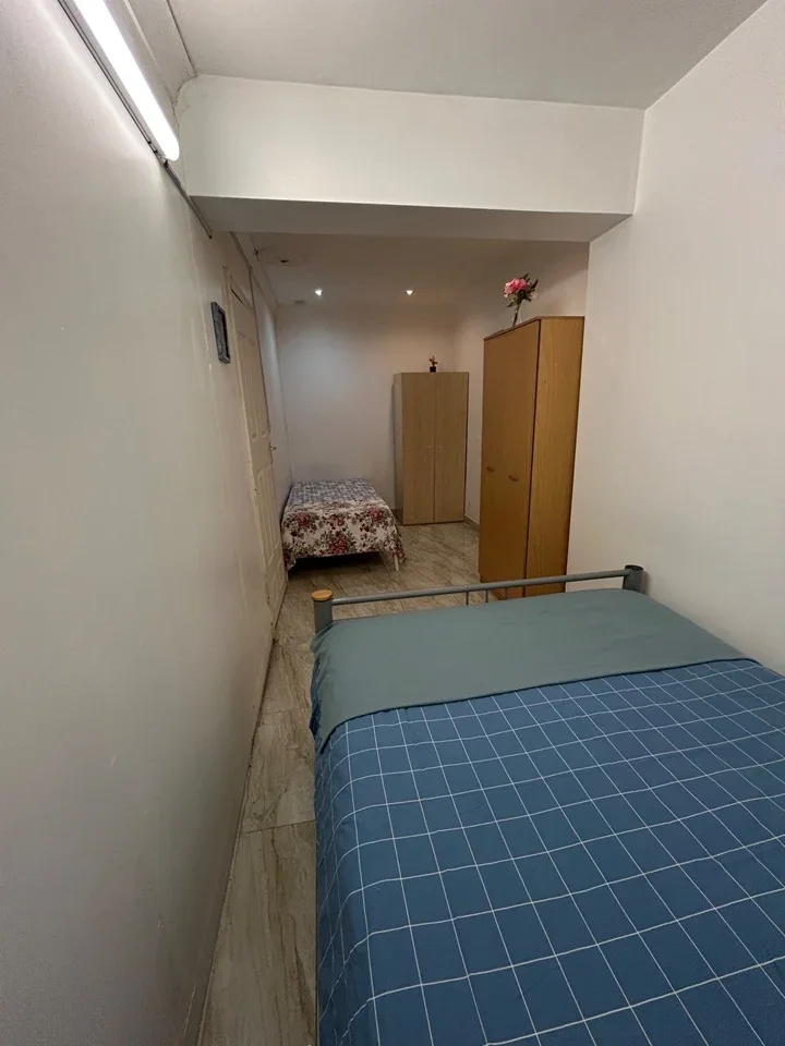 Room Manor Farm Road in Greater London
