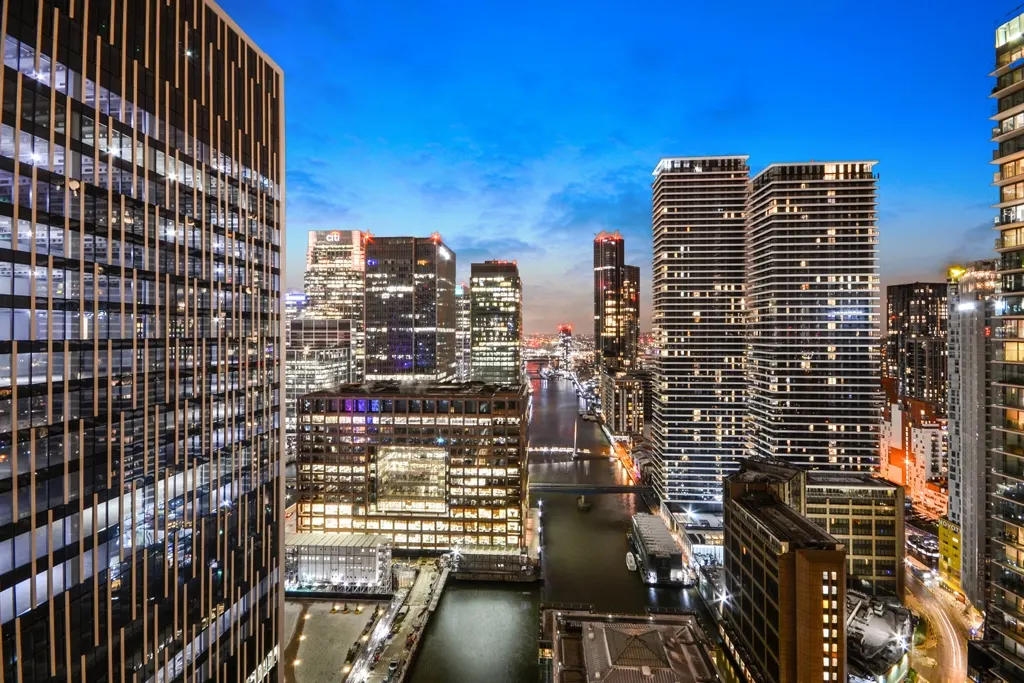 Flat South Quay Square in Greater London