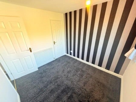 House Oak Farm Close in Birmingham