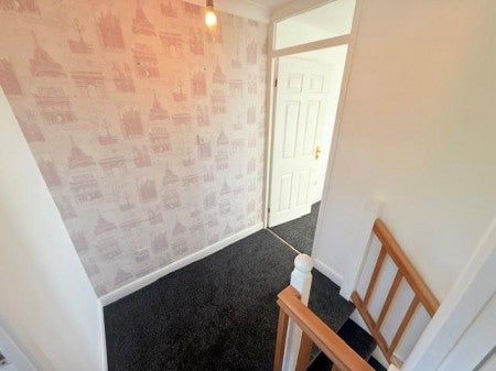 House Oak Farm Close in Birmingham