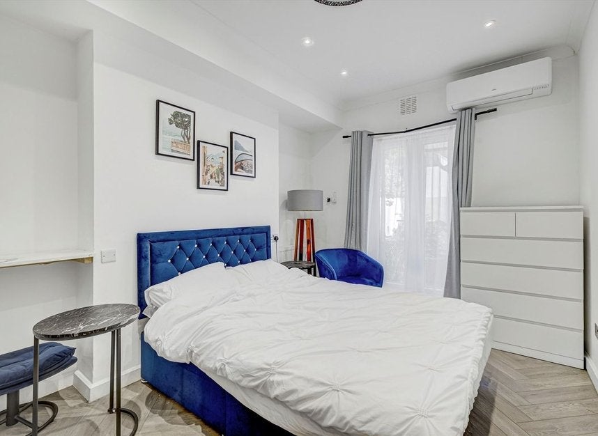 Flat Alderney Street in City of Westminster