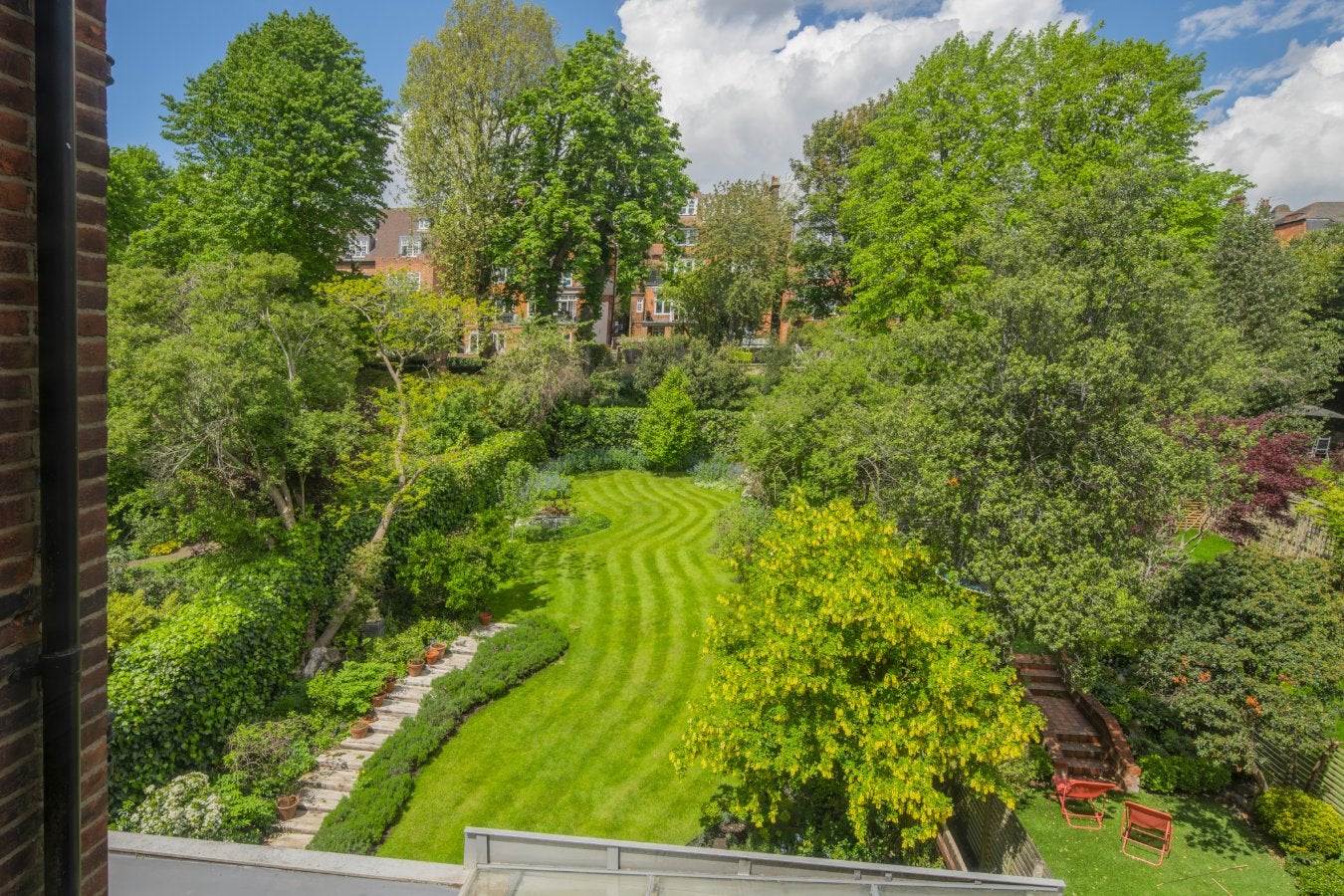 Flat Wedderburn Road in Greater London