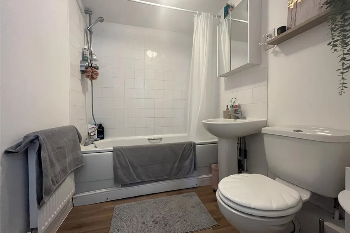 Flat Florey Gardens in Aylesbury