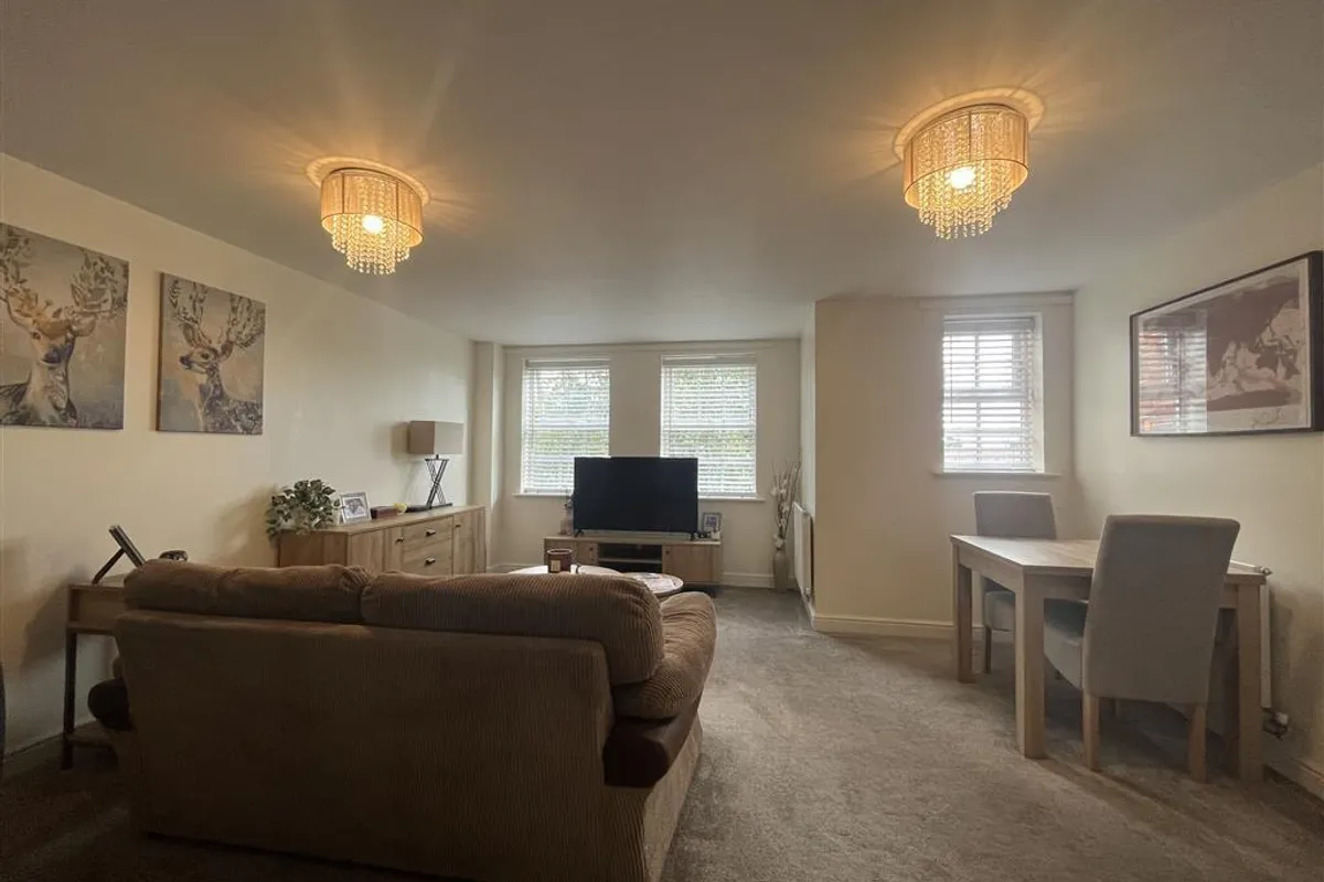 Flat Florey Gardens in Aylesbury