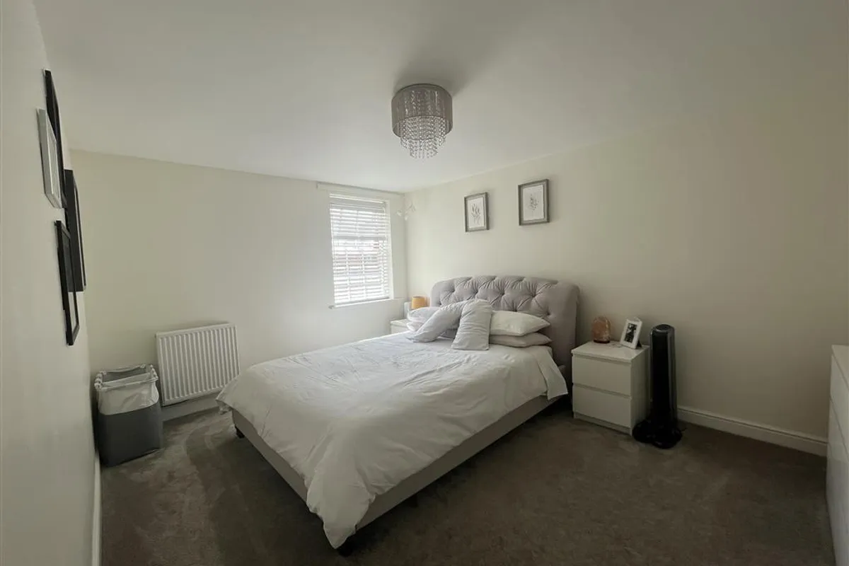 Flat Florey Gardens in Aylesbury