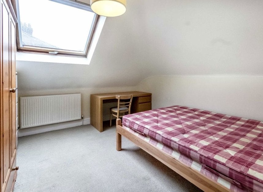 Flat Tremadoc Road in Greater London