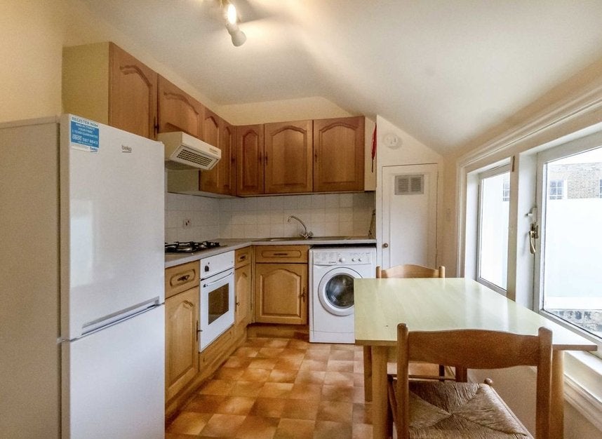 Flat Tremadoc Road in Greater London