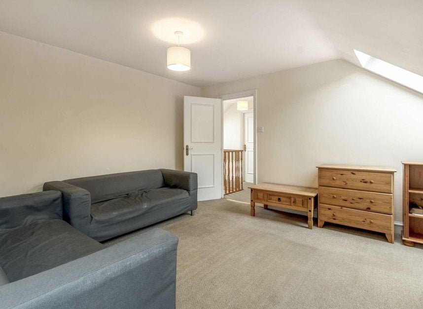 Flat Tremadoc Road in Greater London