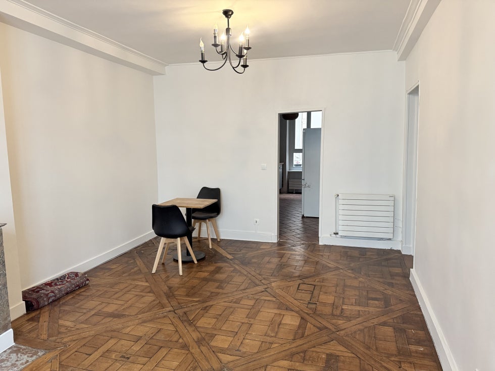 Flat Rue Saint-Marc in Paris