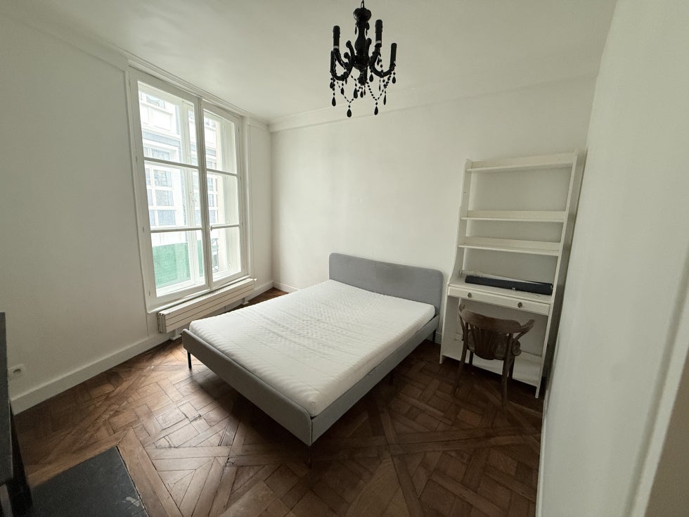Flat Rue Saint-Marc in Paris