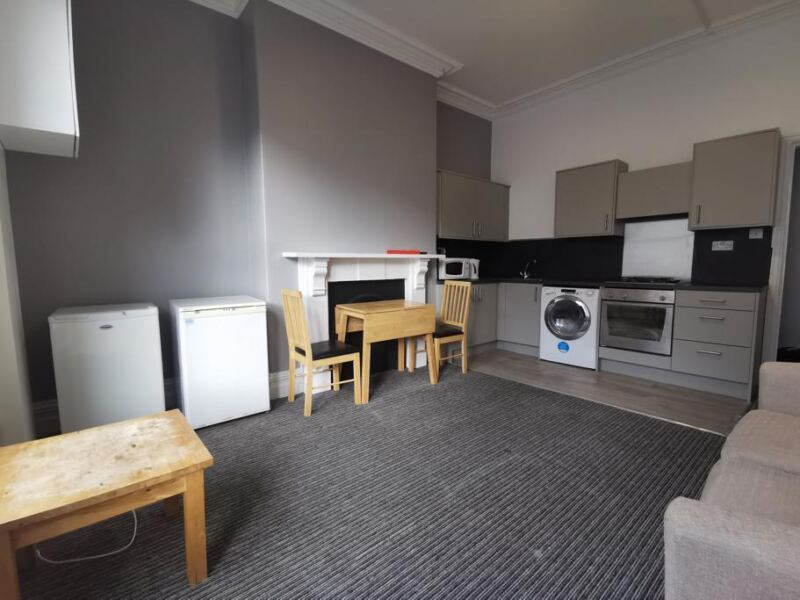 Flat Blandford Grove in Leeds