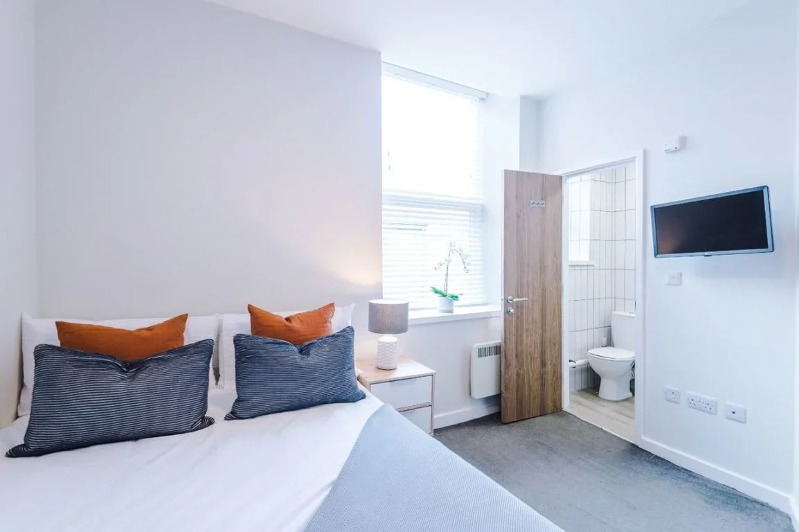 Flat Jesmond Road in Newcastle upon Tyne