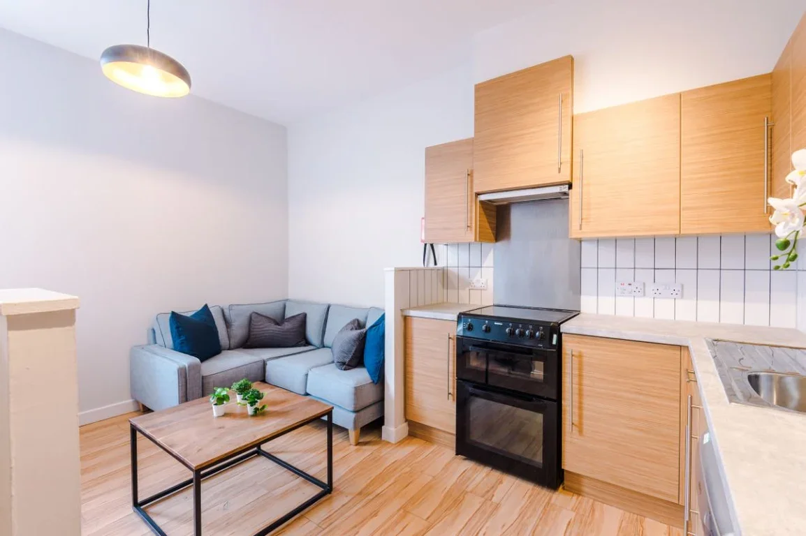 Flat Jesmond Road in Newcastle upon Tyne