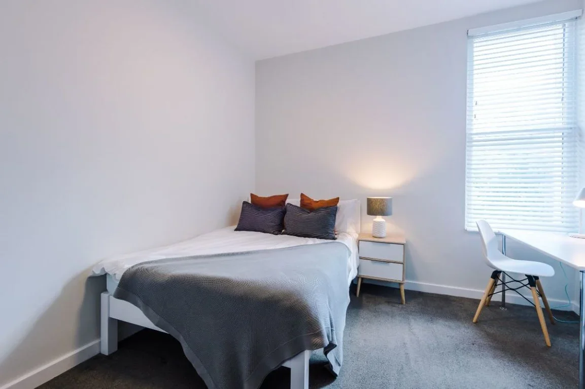 Flat Jesmond Road in Newcastle upon Tyne