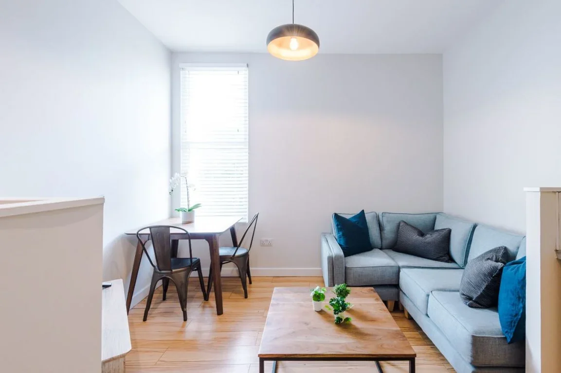 Flat Jesmond Road in Newcastle upon Tyne