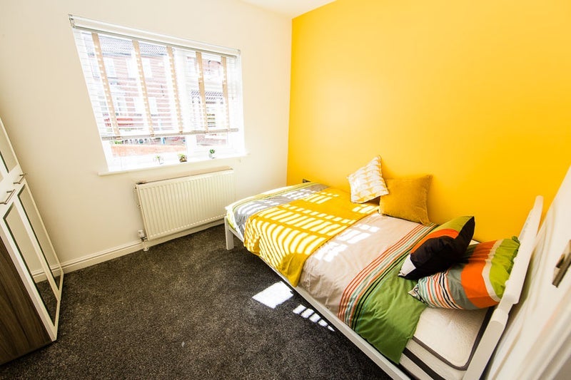 Room Brownberrie Avenue in Leeds