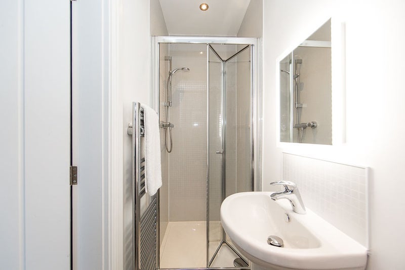 Room Brownberrie Avenue in Leeds