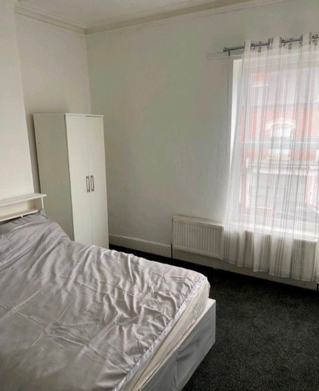 Room Newton Road in Birmingham