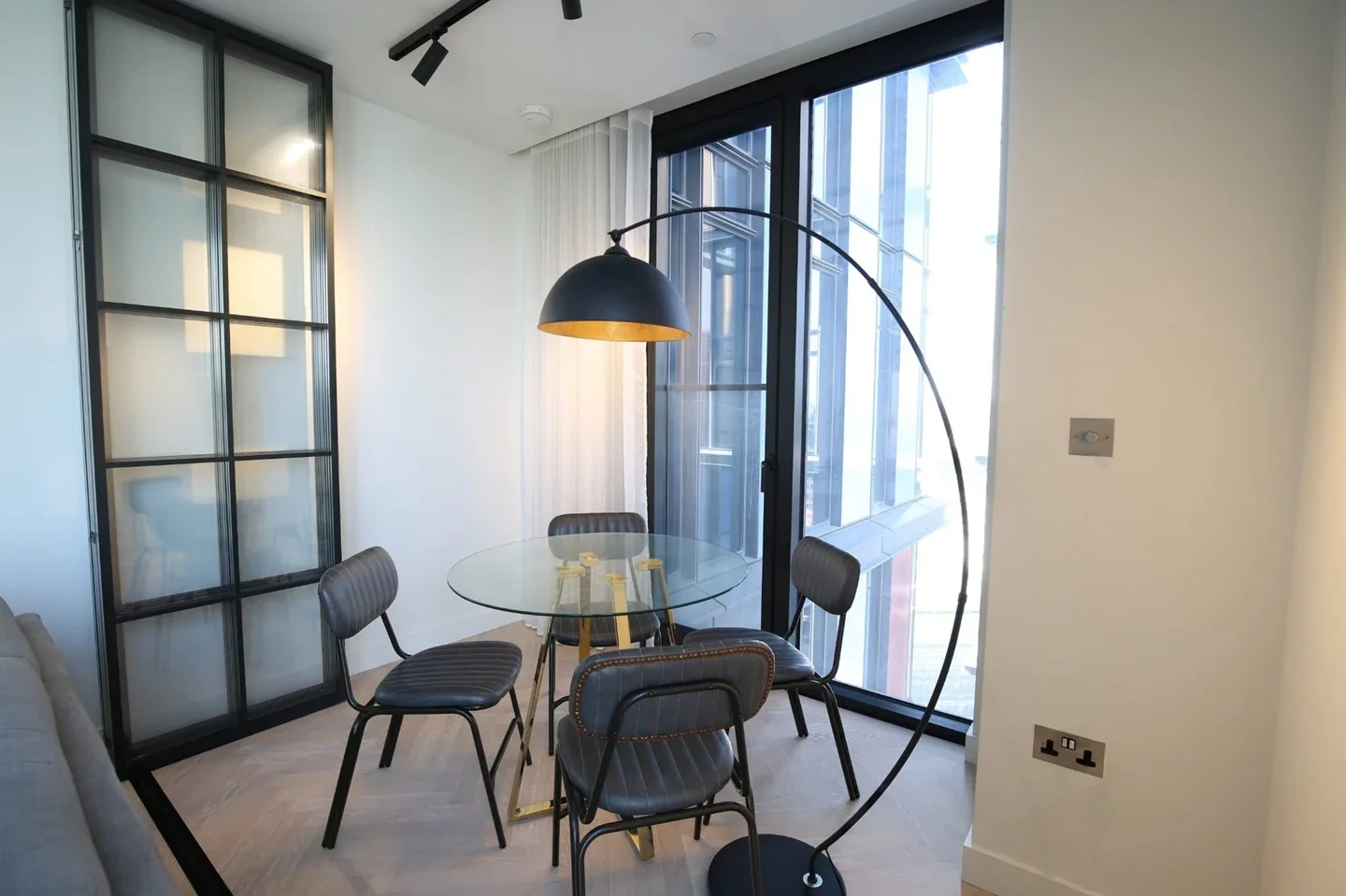 Flat Sun Street in City of London