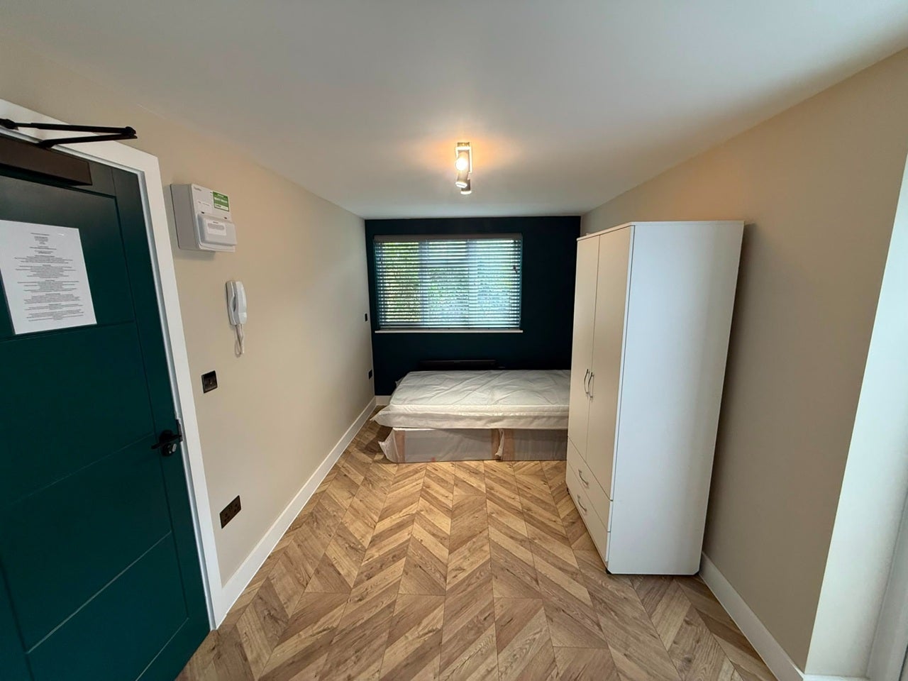 Flat Ashwood Road in Hertsmere