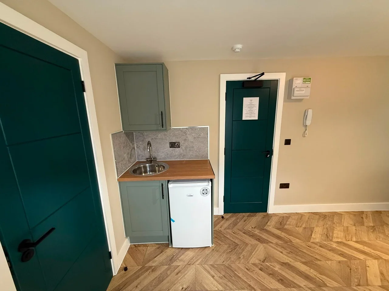 Flat Ashwood Road in Hertsmere