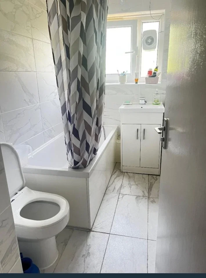 Room Claremont Road in Greater London
