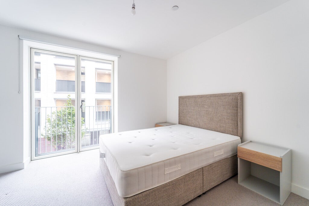 Flat Devon Close in Greater London