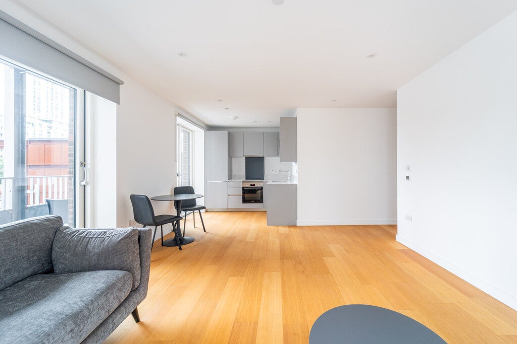 Flat Devon Close in Greater London