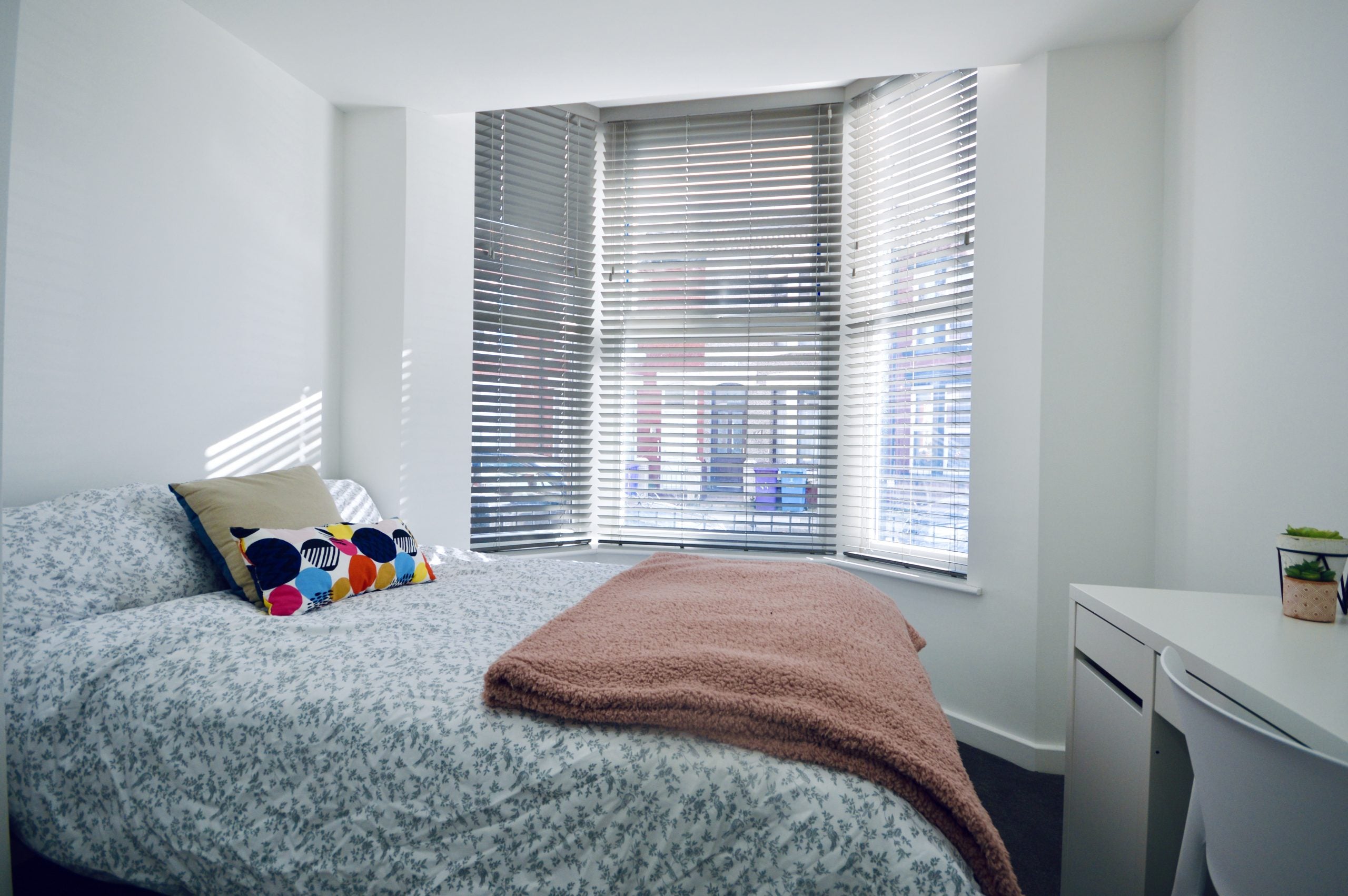 Room Liscard Road in Liverpool